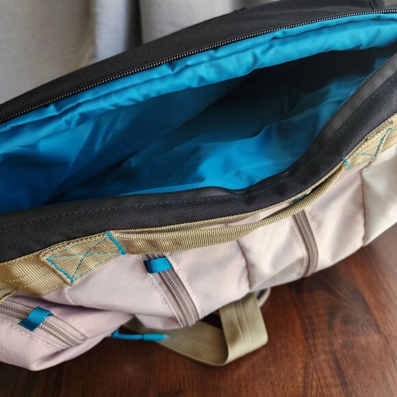 Tobiq Tiny Washable Duffel 30L Travel Bag Like New - Picture 8 of 12